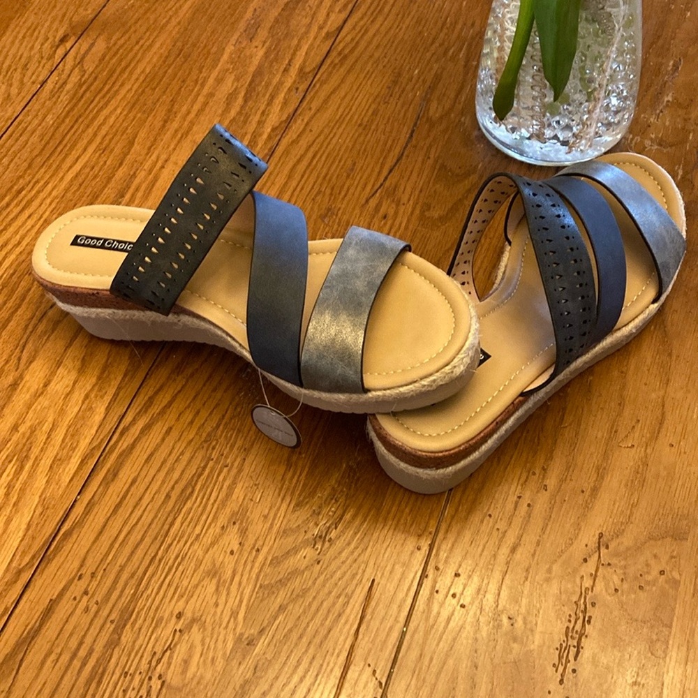 Good choice sandals.  Lupe black size 10
